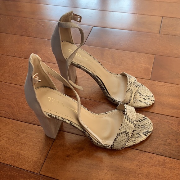 Sandal - Picture 2 of 3